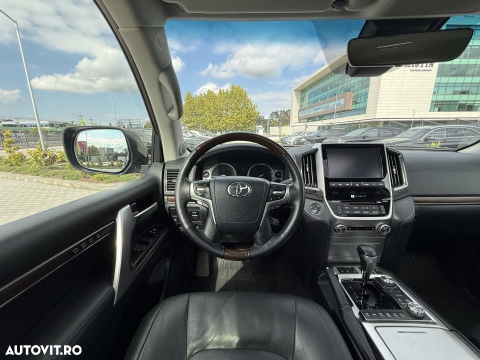 Toyota Land Cruiser - 23