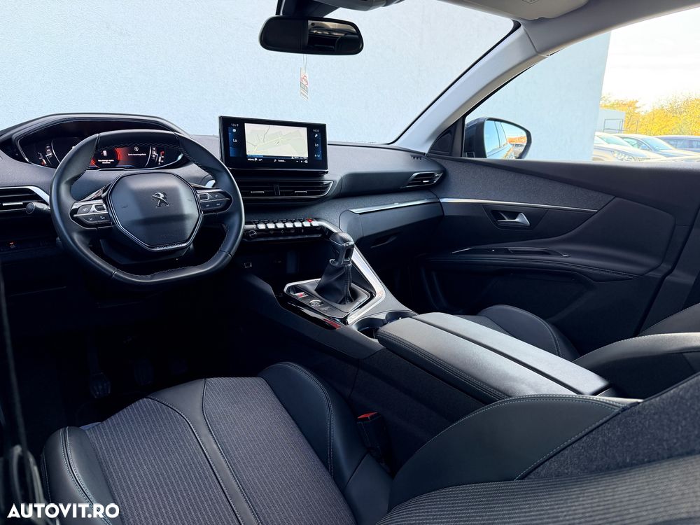 Peugeot 3008 1.2 PureTech Turbo S&S Allure - 17
