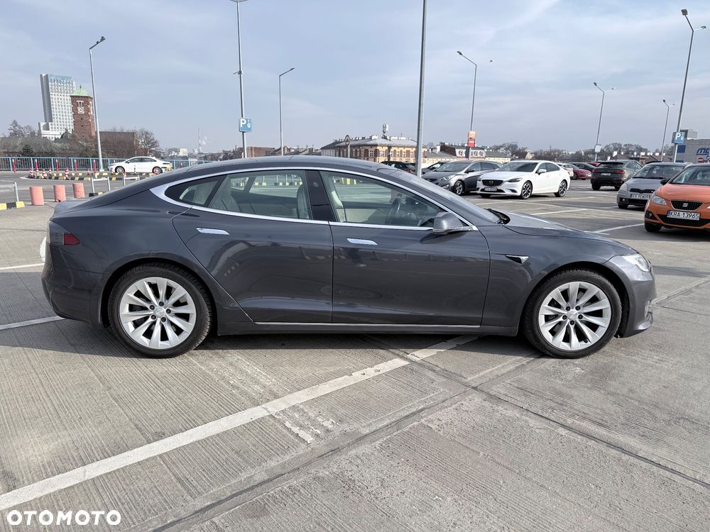 Tesla Model S - 7