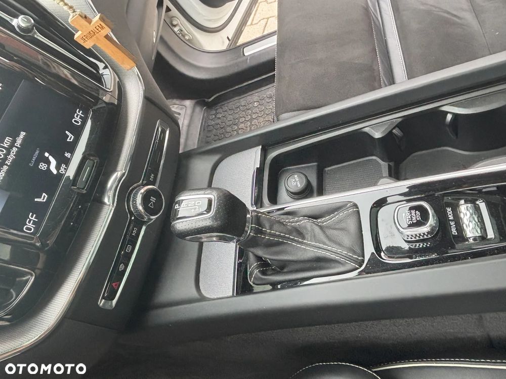 Volvo XC 60 T5 AWD Geartronic RDesign - 17