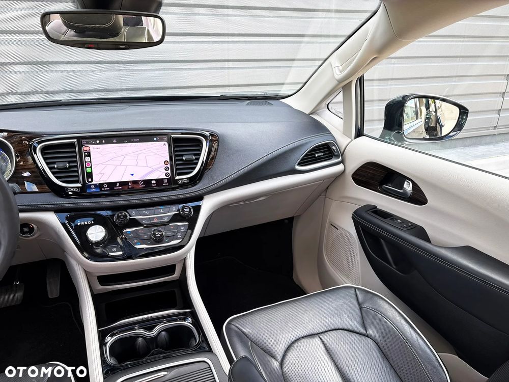 Chrysler Pacifica - 22