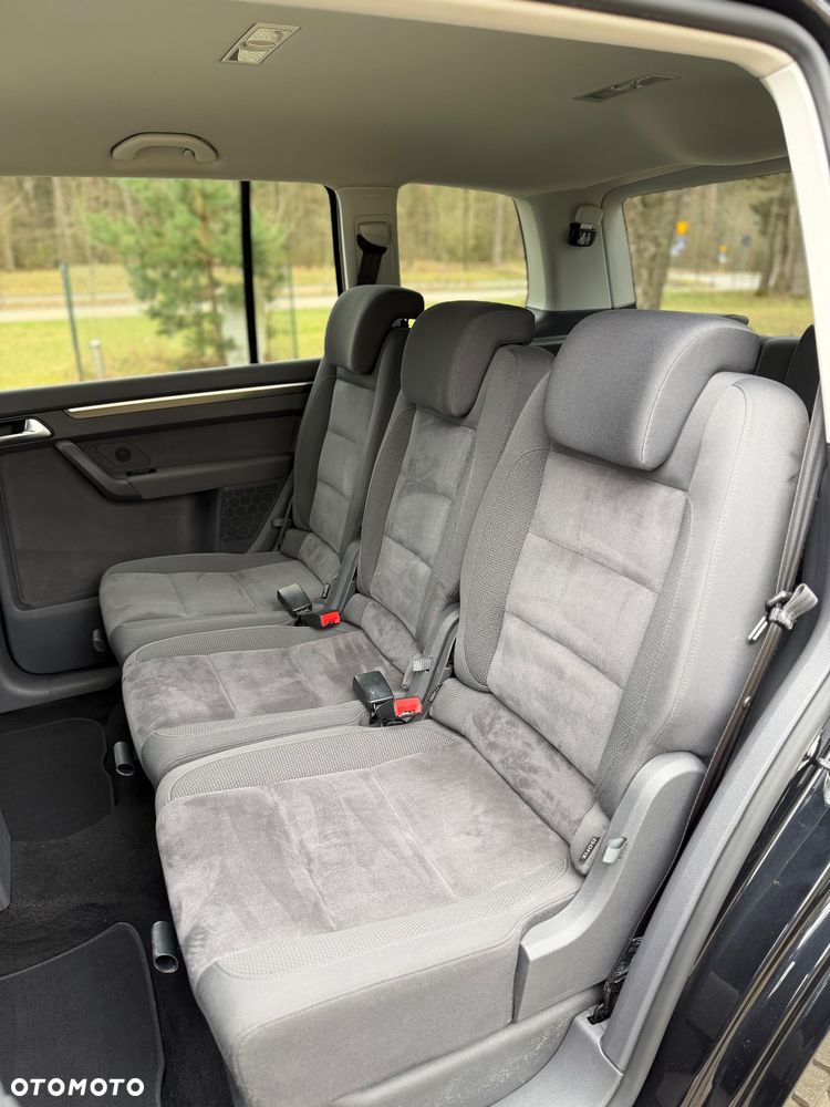 Volkswagen Touran 2.0 TDI Highline - 17