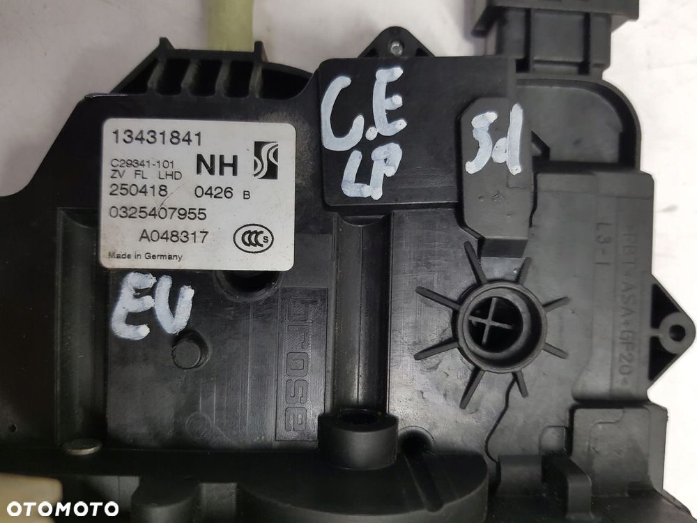 zamek drzwi lewy przód Opel Corsa E - 5