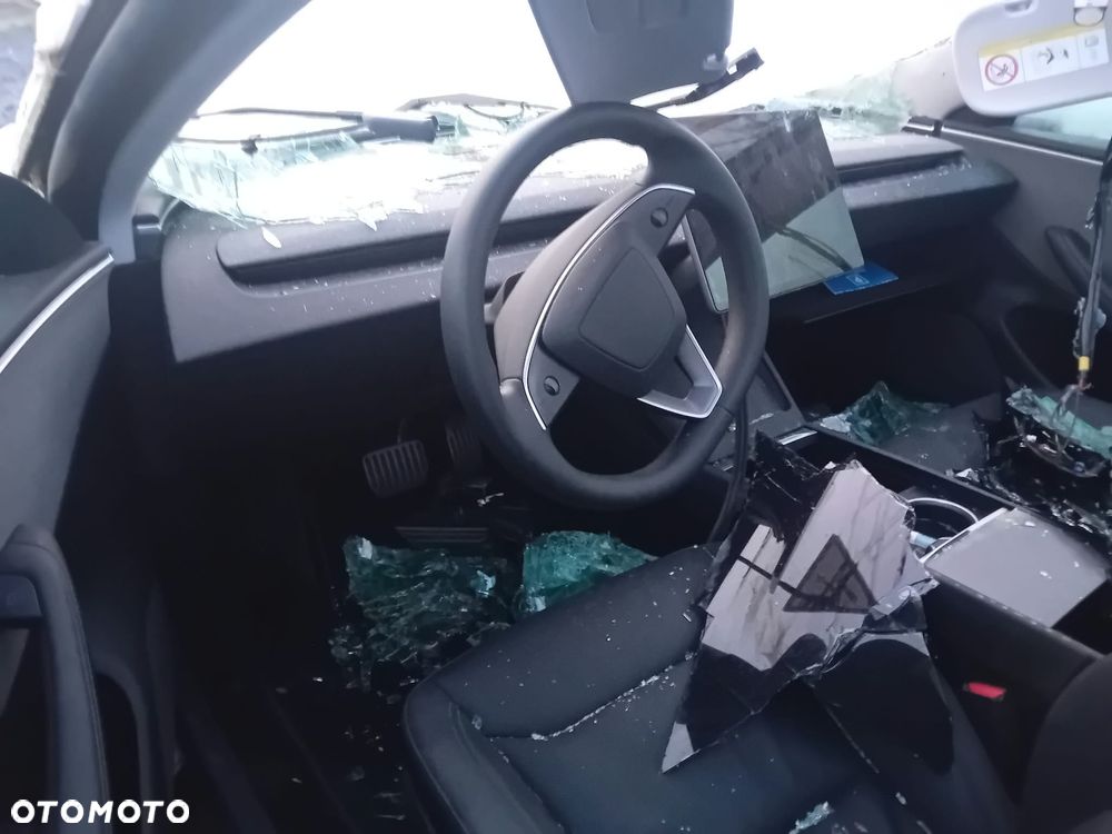Tesla Model 3 - 6