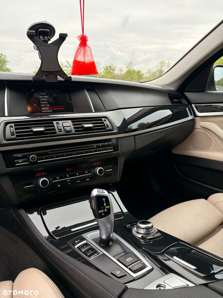 BMW Seria 5 520d xDrive - 11