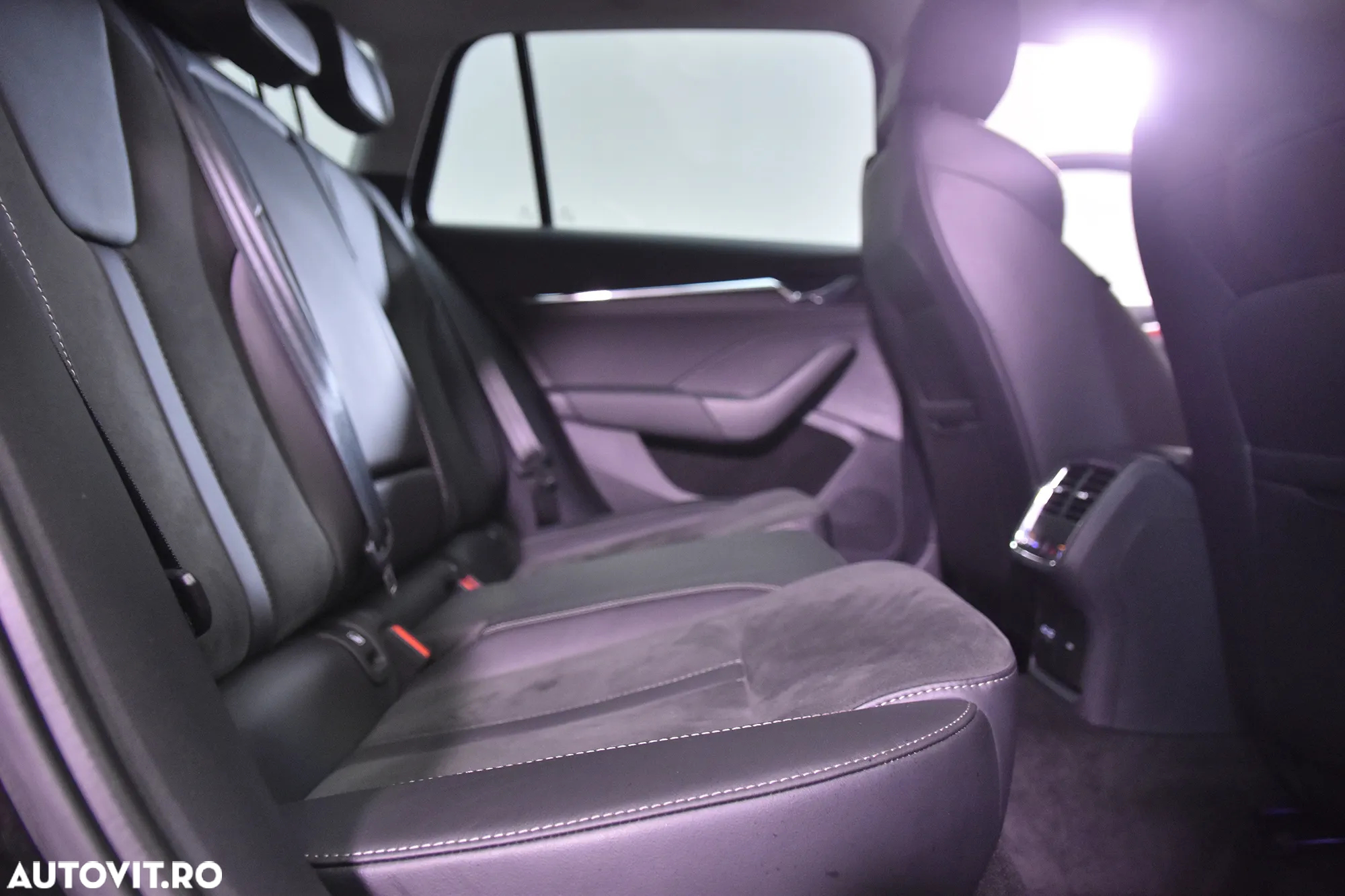 Skoda Octavia Combi 2.0 TDI DSG 4X4 Scout - 12