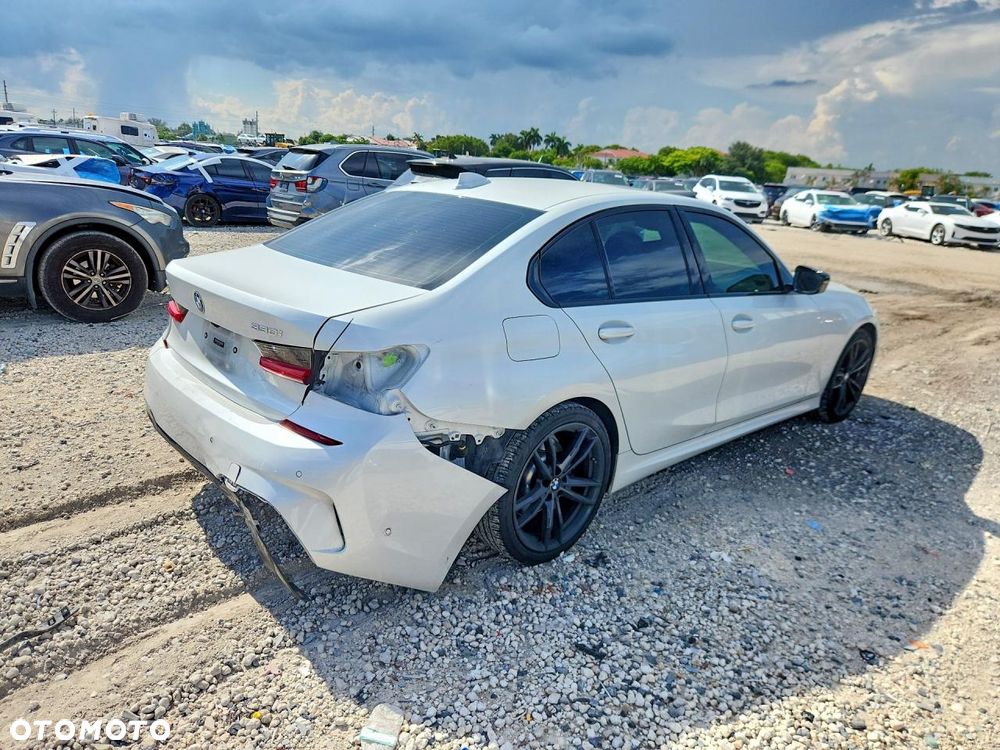 BMW Seria 3 330i xDrive - 5