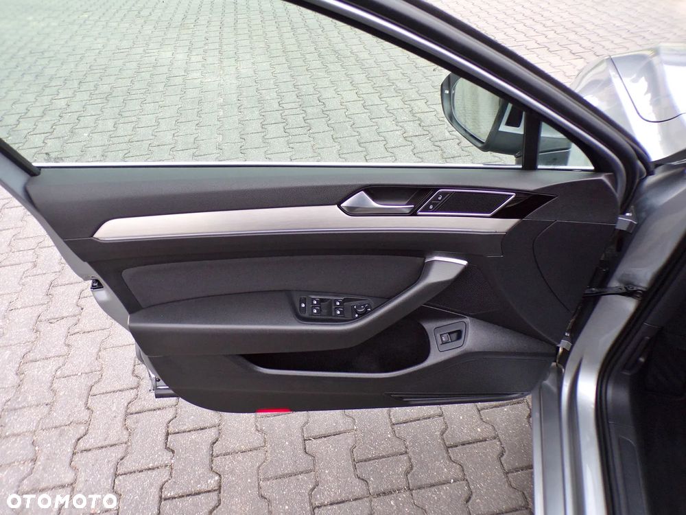 Volkswagen Passat 2.0 TDI (BlueMotion Technology) Comfortline - 17