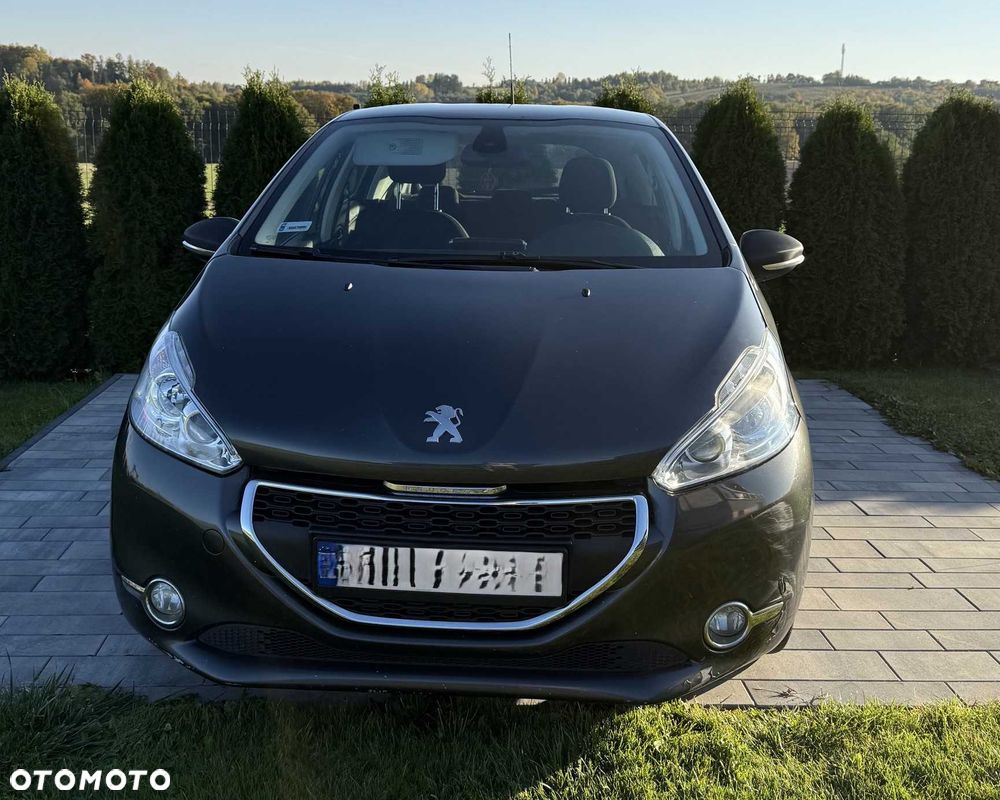 Peugeot 208 2013 photo 2