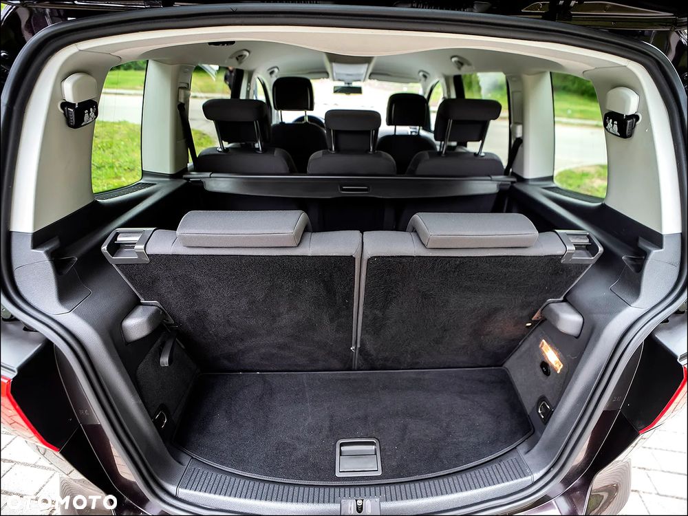 Volkswagen Touran - 34