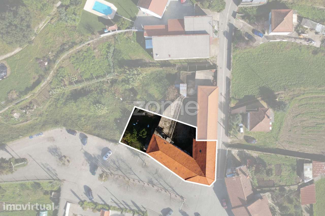 Moradia Bi-Familiar em frente à Igreja de Escariz, Arouca - Grande imagem: 5/35