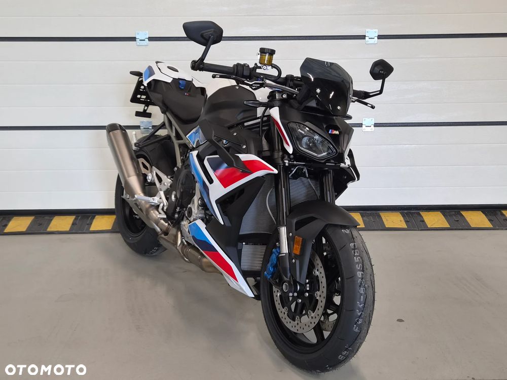 BMW S - 4