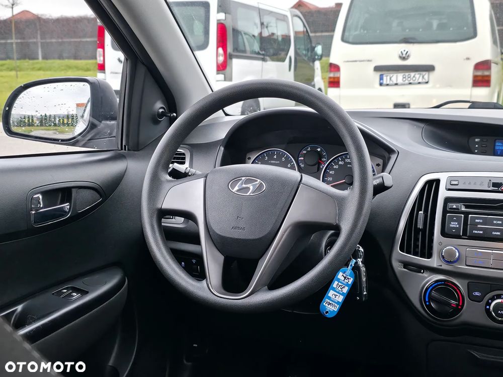 Hyundai i20 - 12