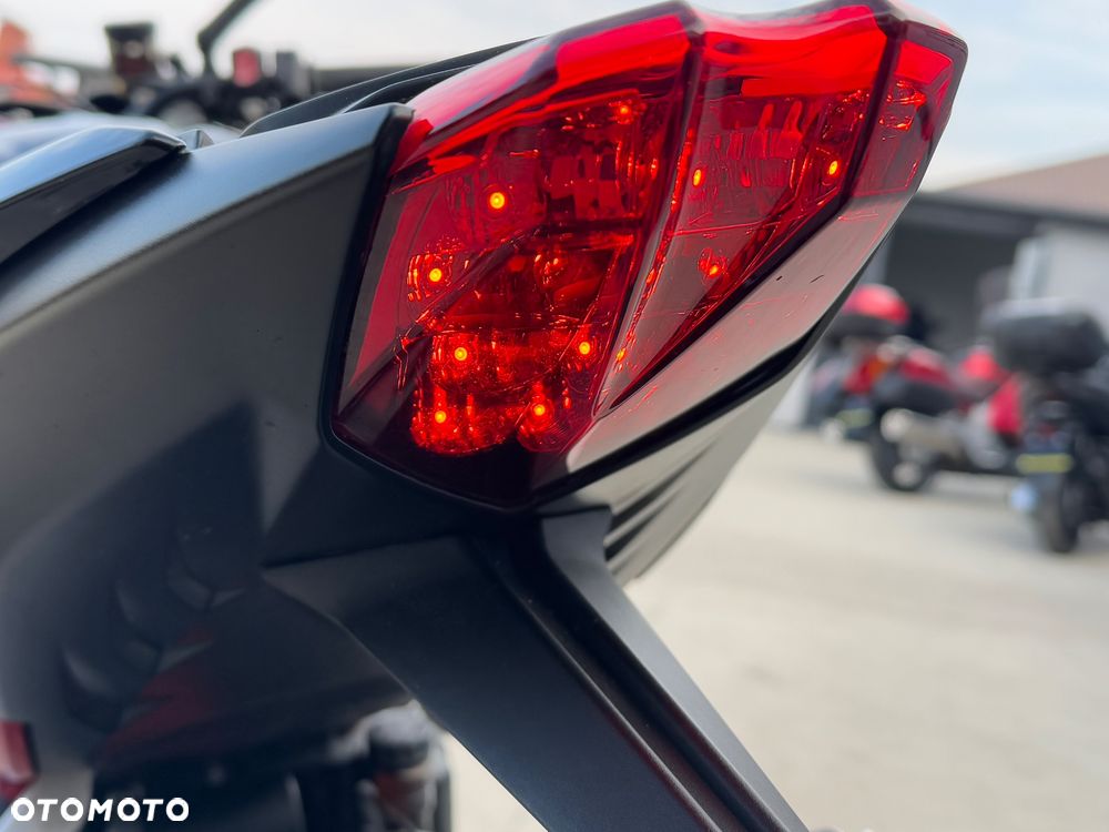 Triumph Street Triple - 37