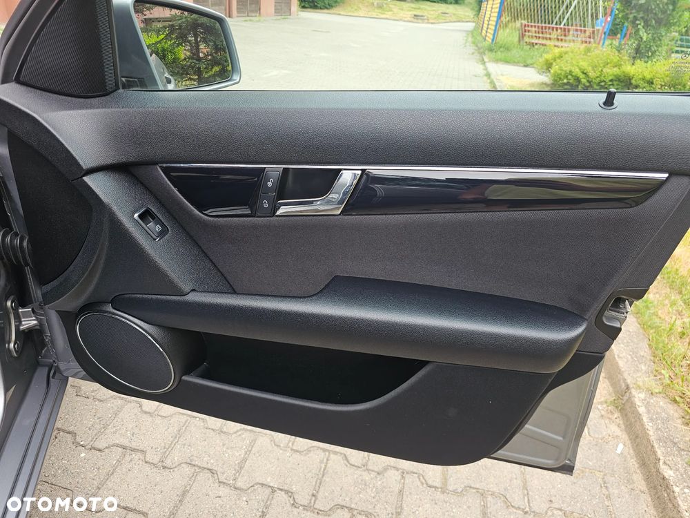 Mercedes-Benz Klasa C 180 Kompressor BlueEFFICIENCY - 28