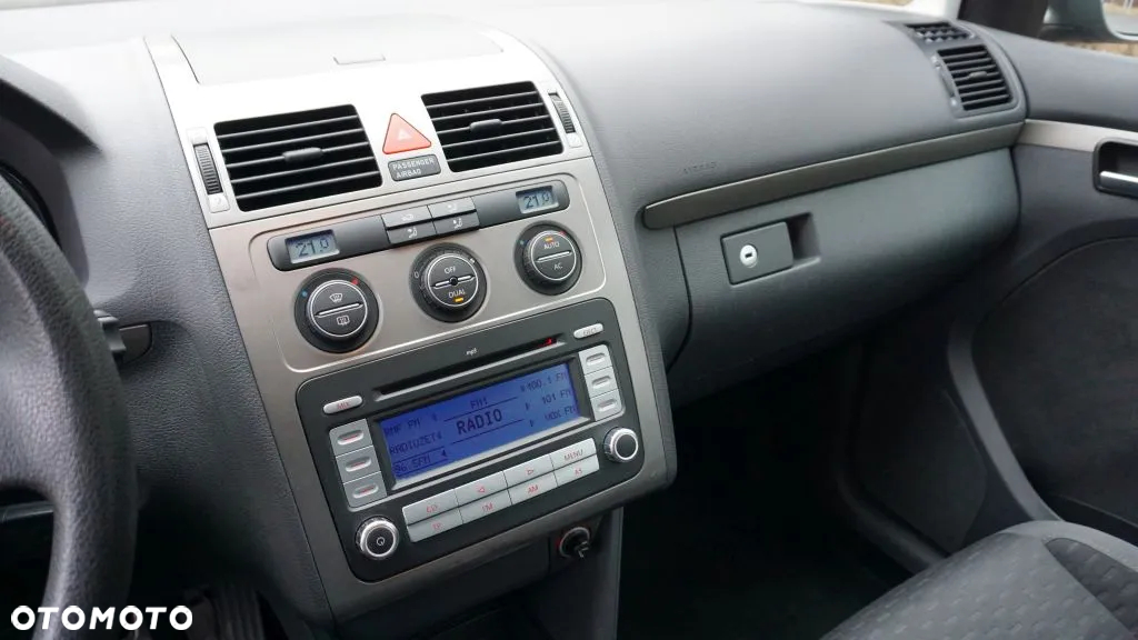 Volkswagen Touran 1.9 TDI Conceptline - 11