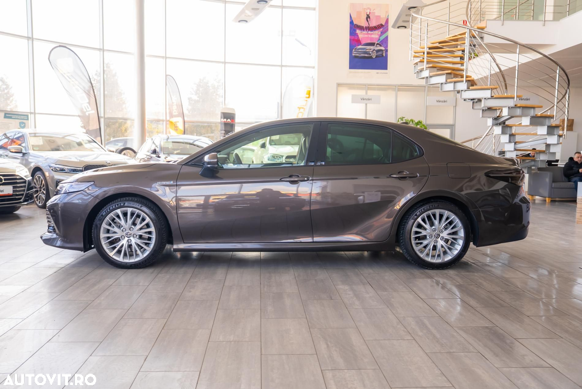 Toyota Camry 2.5 Hybrid Exclusive - 10