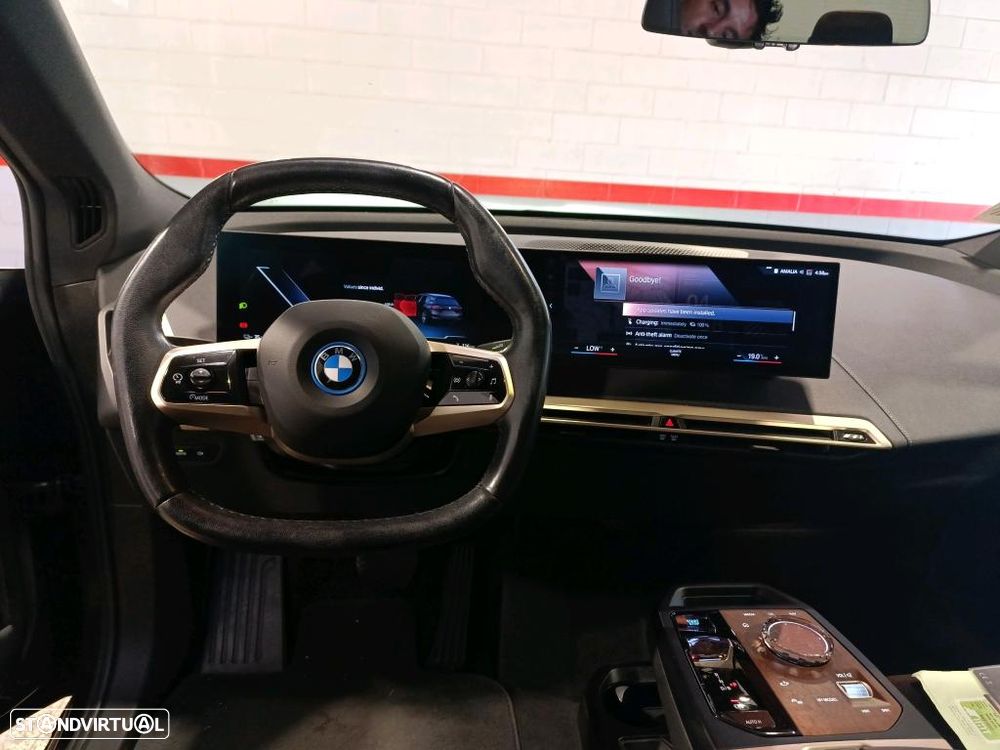 BMW iX xDrive 40 - 8