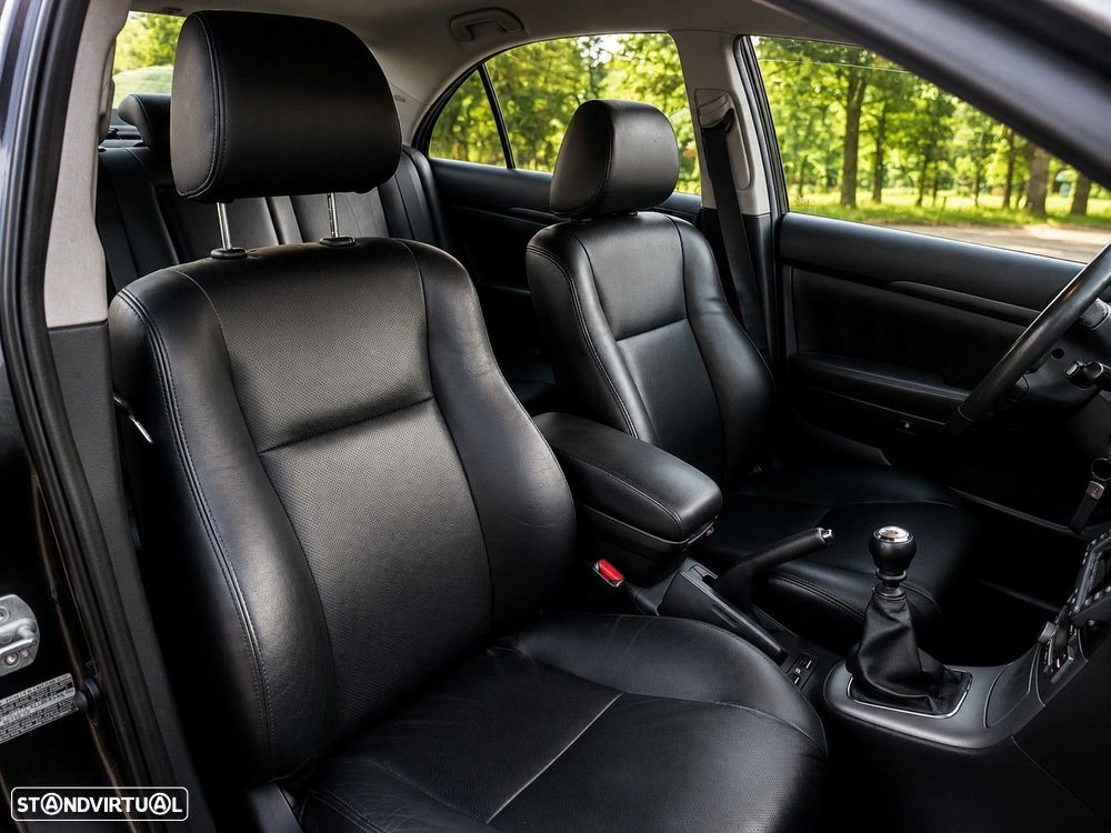 Toyota Avensis - 11