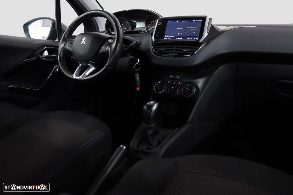 Peugeot 208 - 5