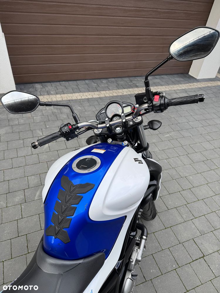 Suzuki Gladius - 9