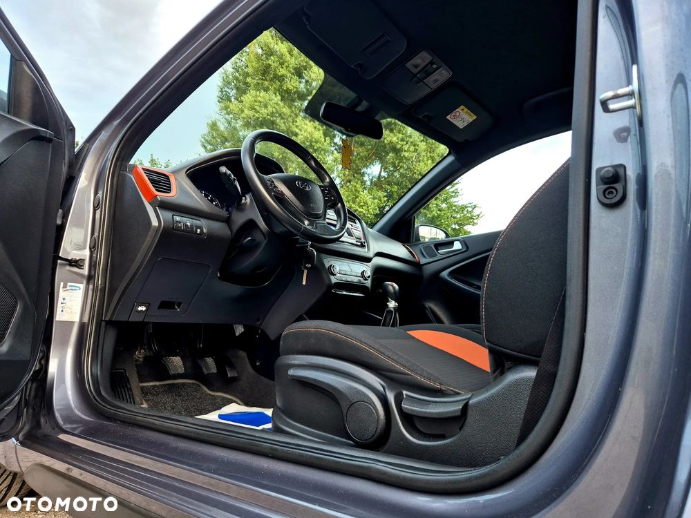 Hyundai i20 1.2 Intro Edition - 32