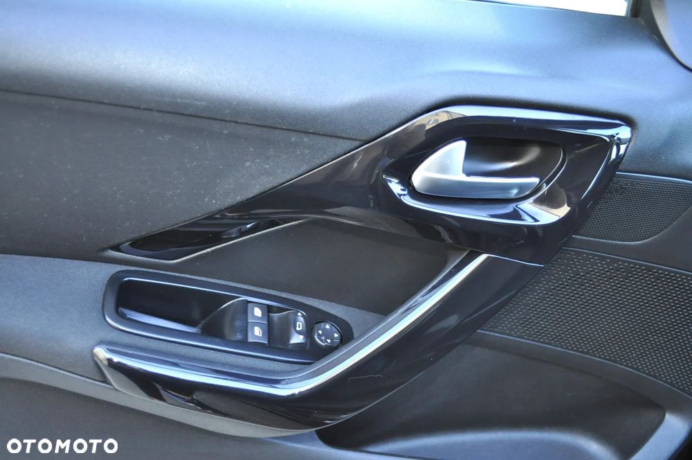 Peugeot 208 82 PureTech Style - 25