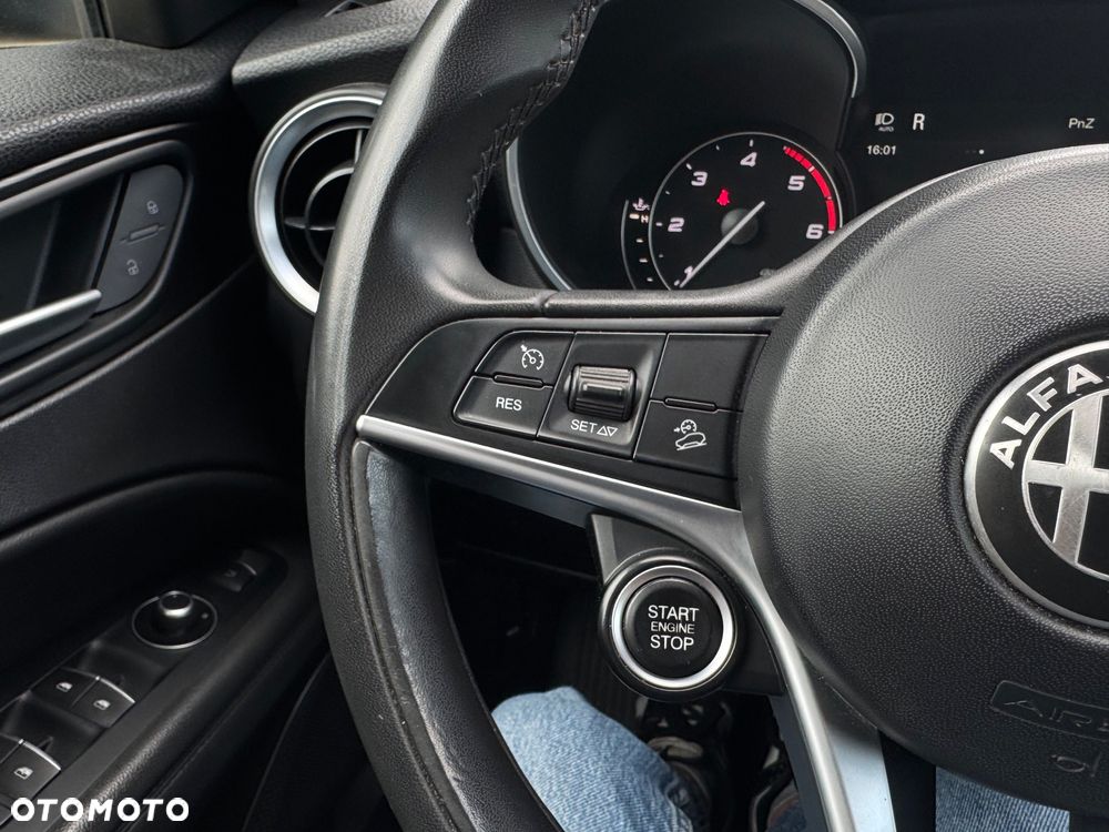 Alfa Romeo Stelvio 2.2 JTDM - 11