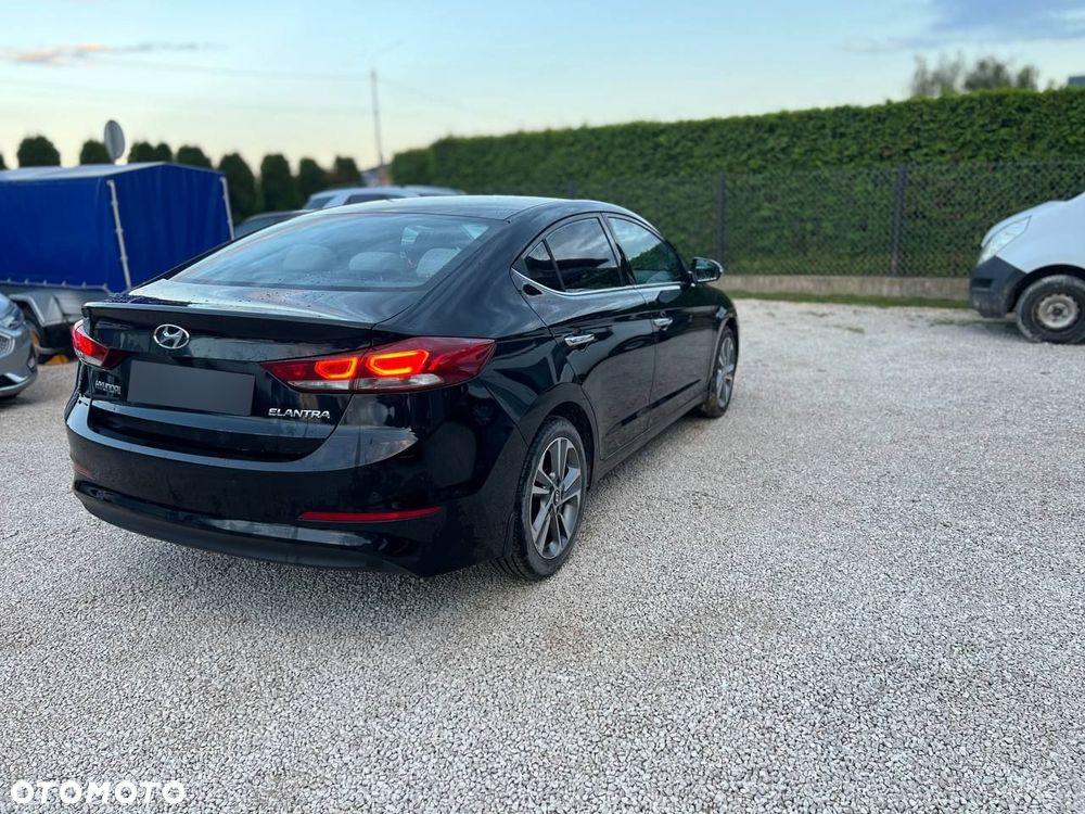Hyundai Elantra 1.6 CRDi Comfort - 10