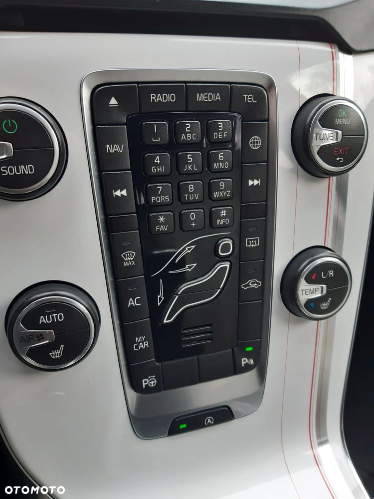 Volvo V40 D4 Summum - 30