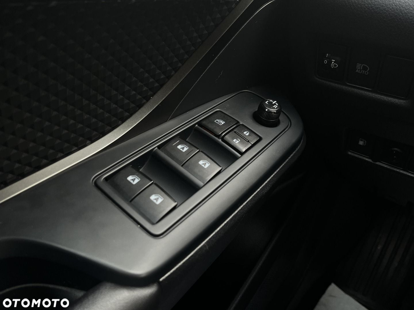 Toyota C-HR - 25