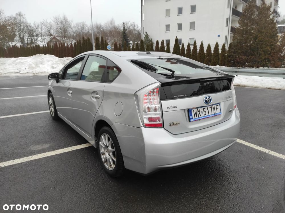Toyota Prius (Hybrid) Life - 9