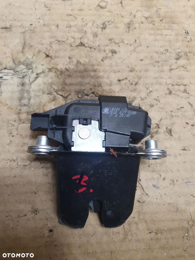 ZAMEK KLAPY TYŁ SKODA FABIA II ROOMSTER I nr 5J0827501B - 4