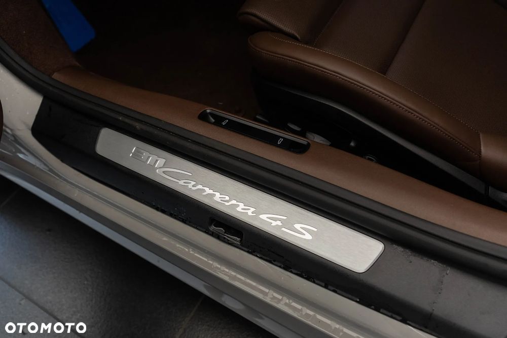 Porsche 911 Carrera 4S - 30