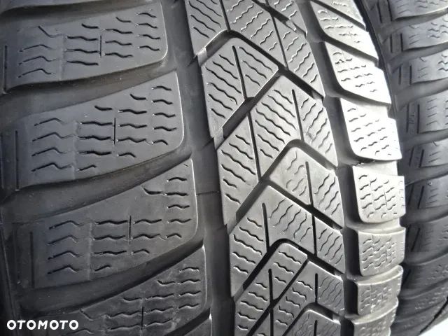 235/35/R20 92W Pirelli Winter Sotto Zero 3 - 5