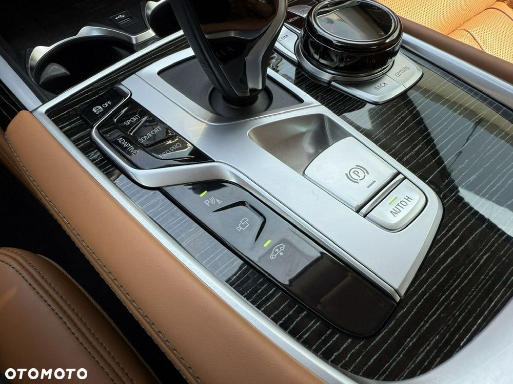 BMW Seria 7 - 29