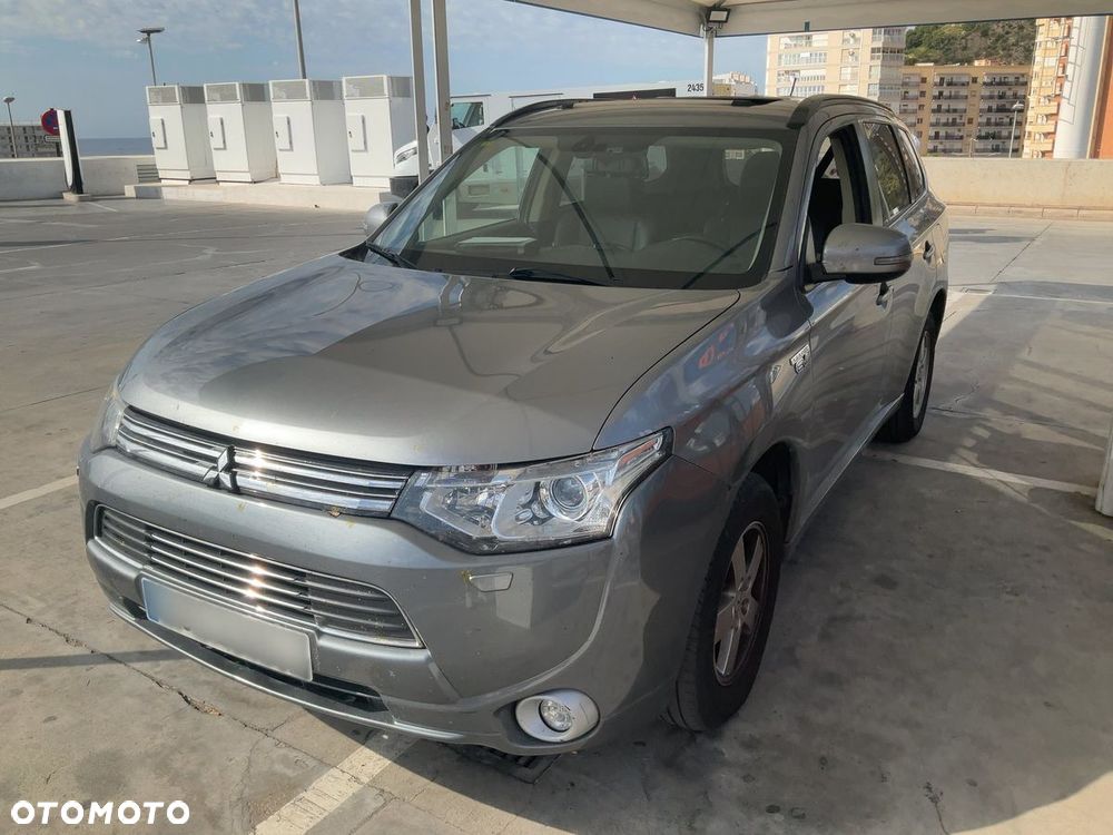 Mitsubishi Outlander Instyle NAVI + - 2