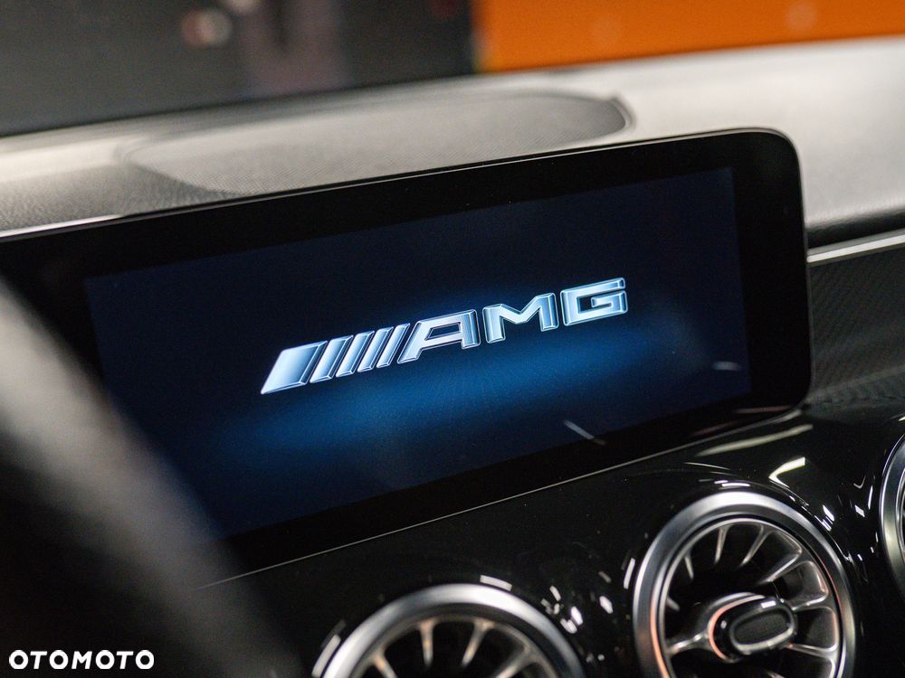 Mercedes-Benz GLB - 21