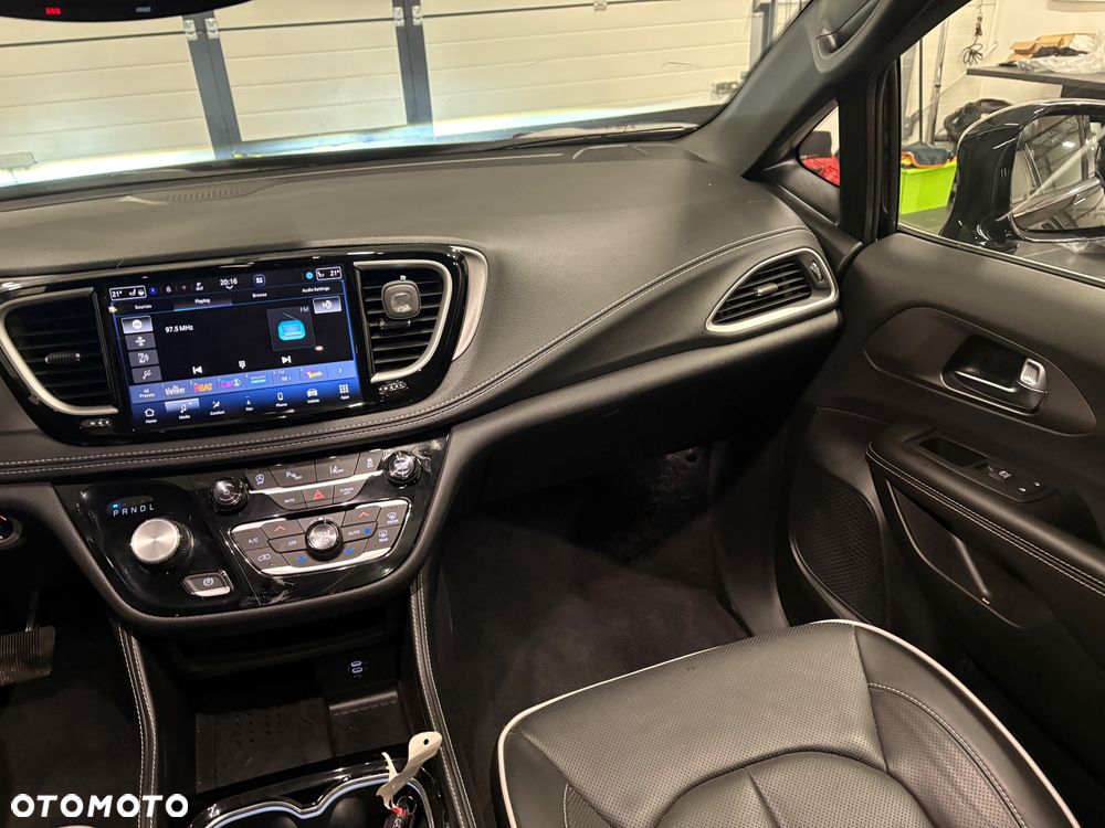 Chrysler Pacifica - 32