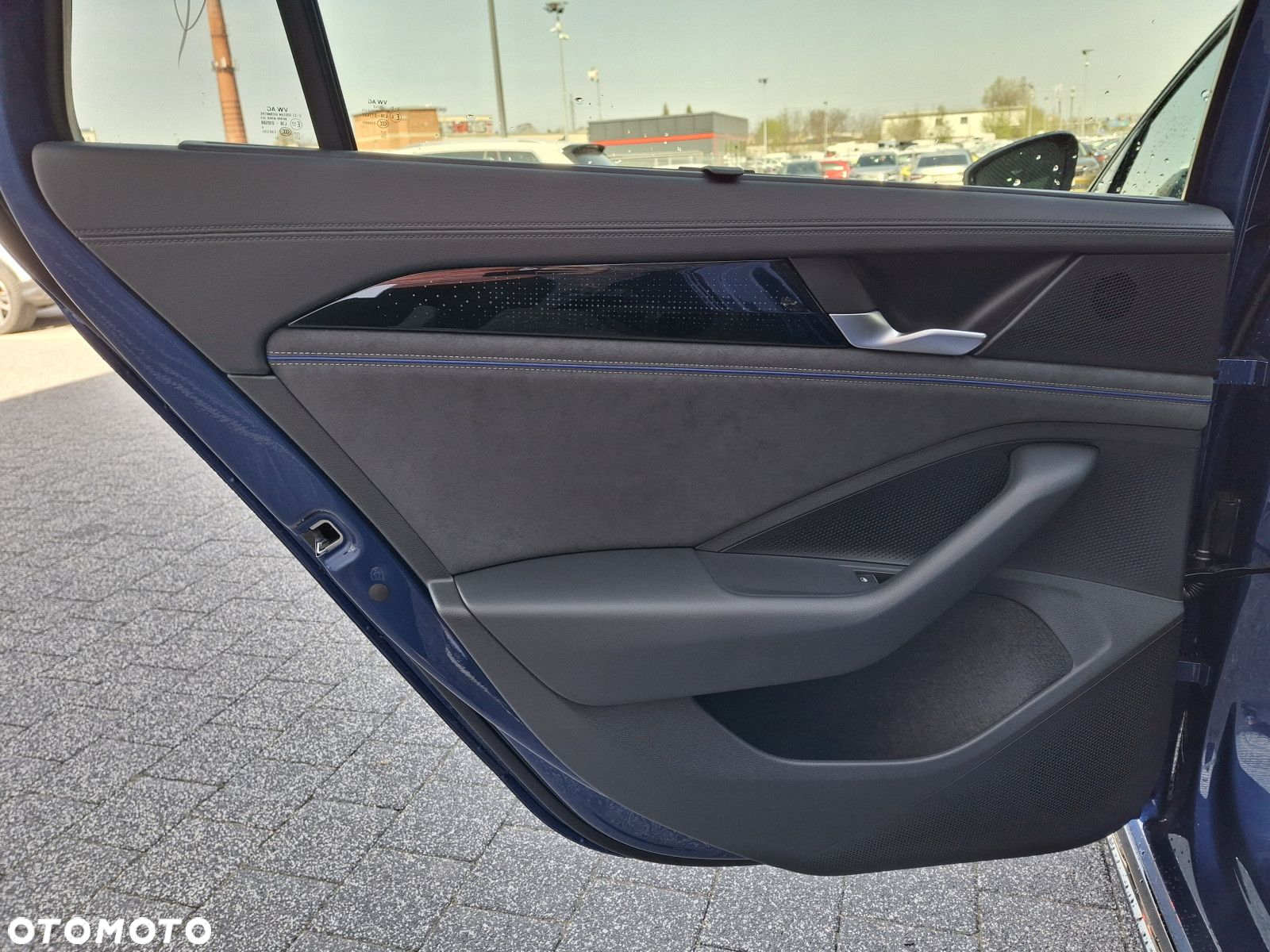 Volkswagen Passat - 12
