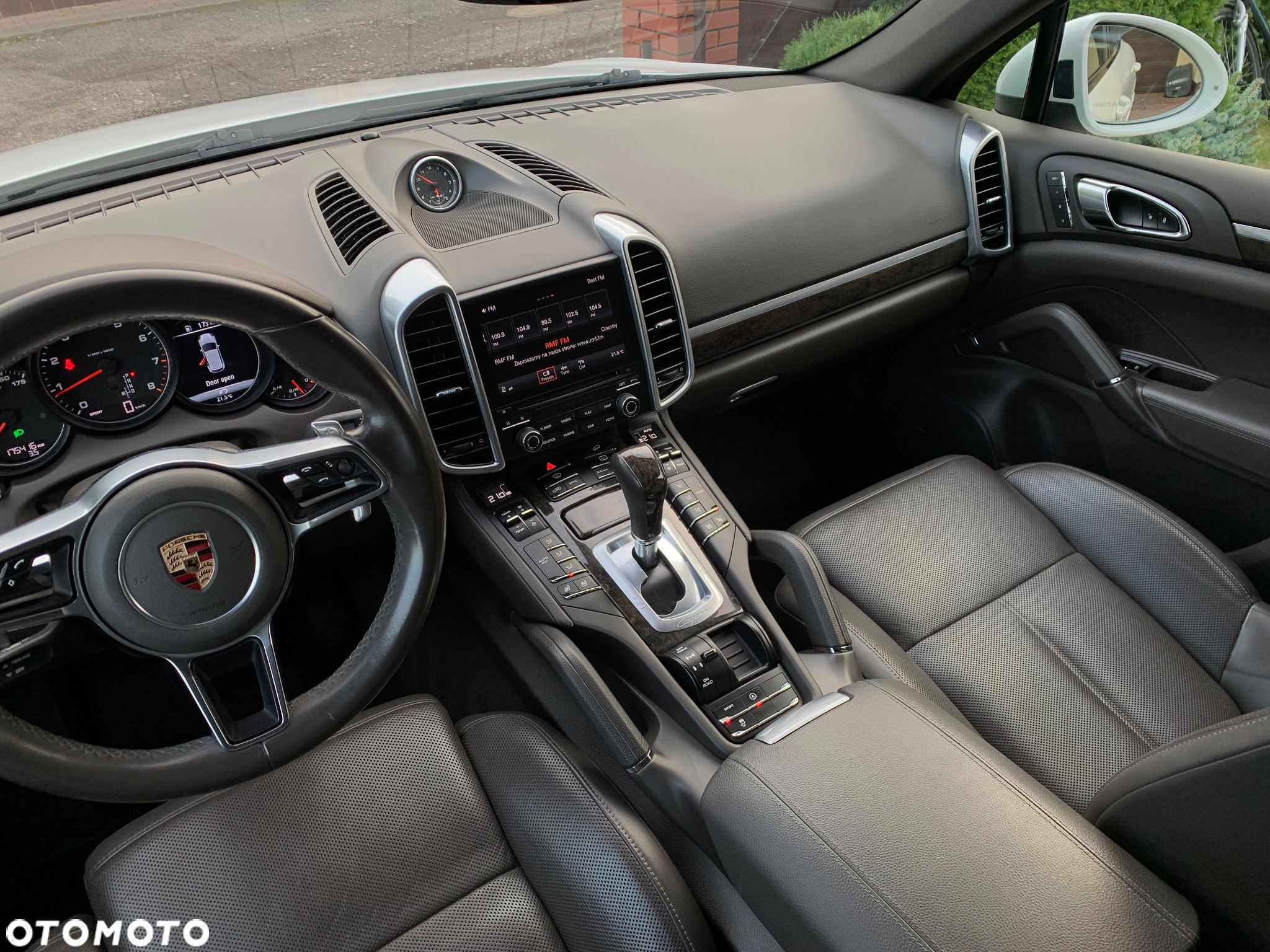 Porsche Cayenne Platinum Edition - 12