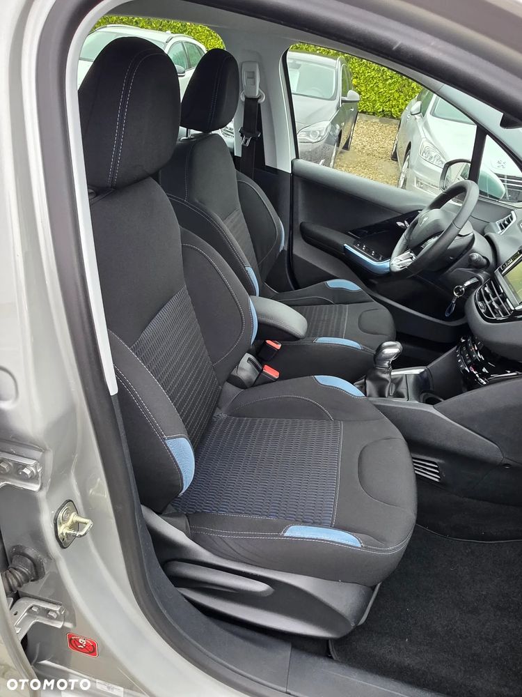 Peugeot 208 - 14