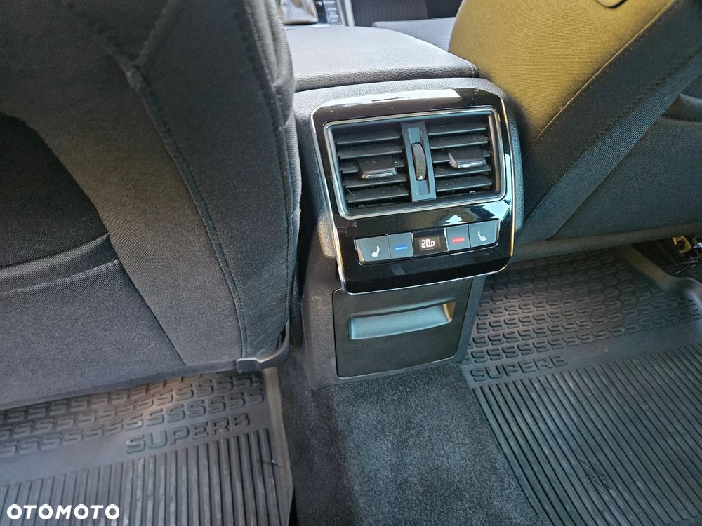 Skoda Superb 2.0 TSI Ambition DSG - 13
