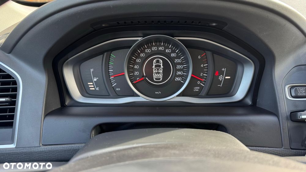 Volvo XC 60 D3 Drive-E Momentum - 9