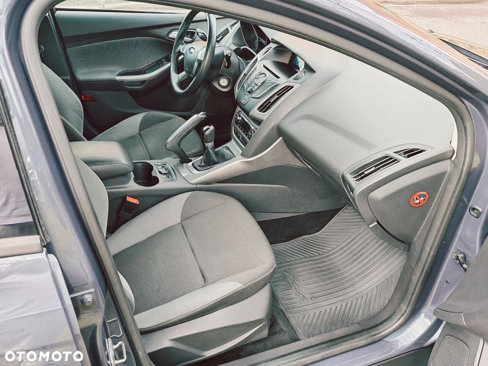 Ford Focus 1.6 Ambiente - 8