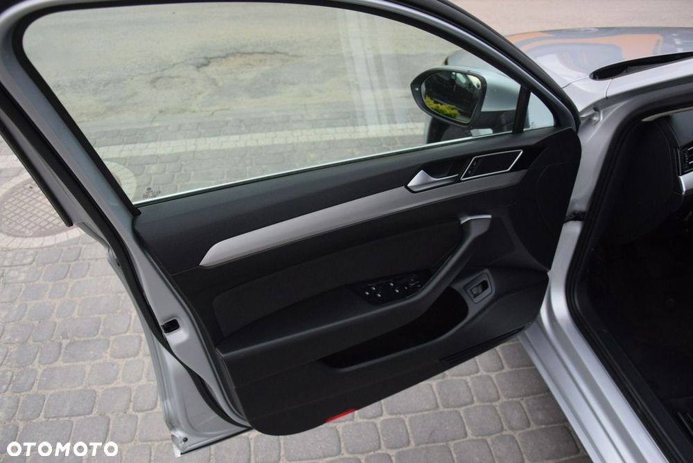 Volkswagen Passat - 18