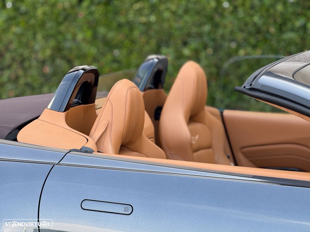 Aston Martin Vantage Roadster V8 - 6