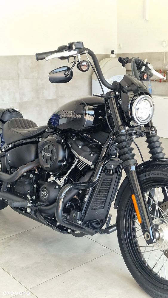 Harley-Davidson Softail Street Bob - 2
