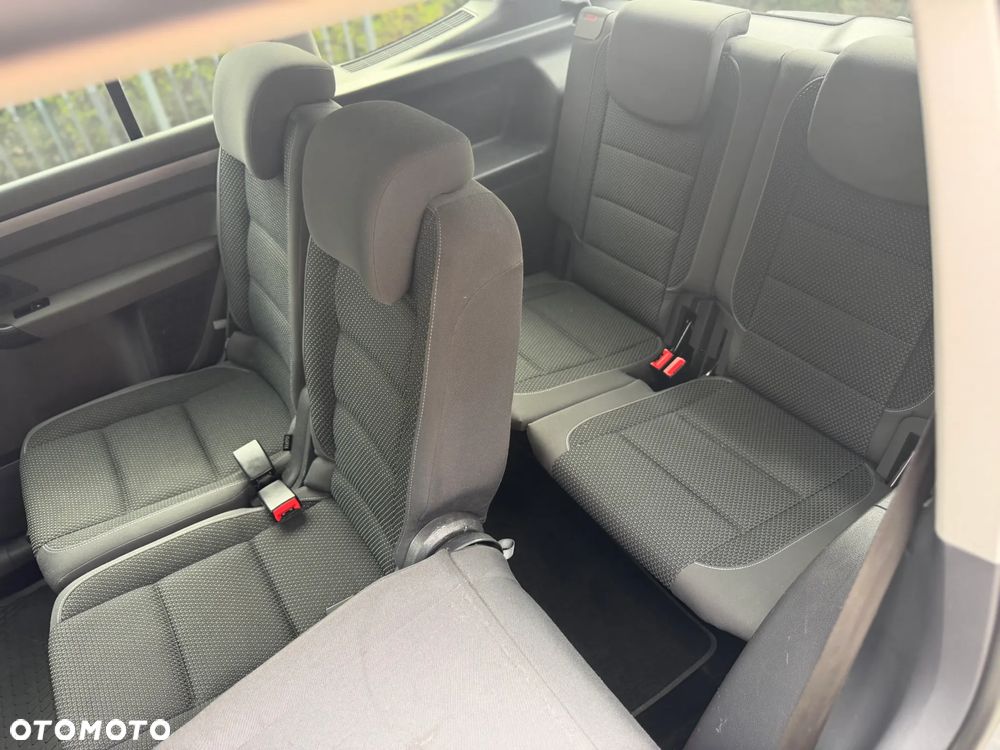 Volkswagen Touran - 16