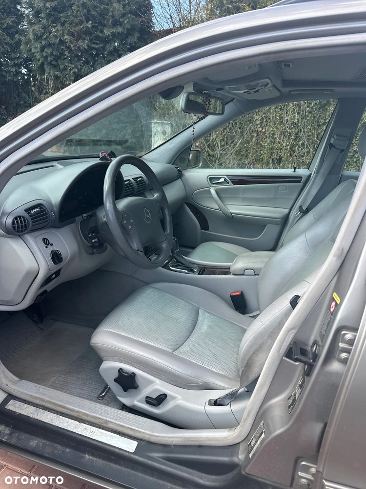 Mercedes-Benz Klasa C 240 4Matic Avantgarde - 22